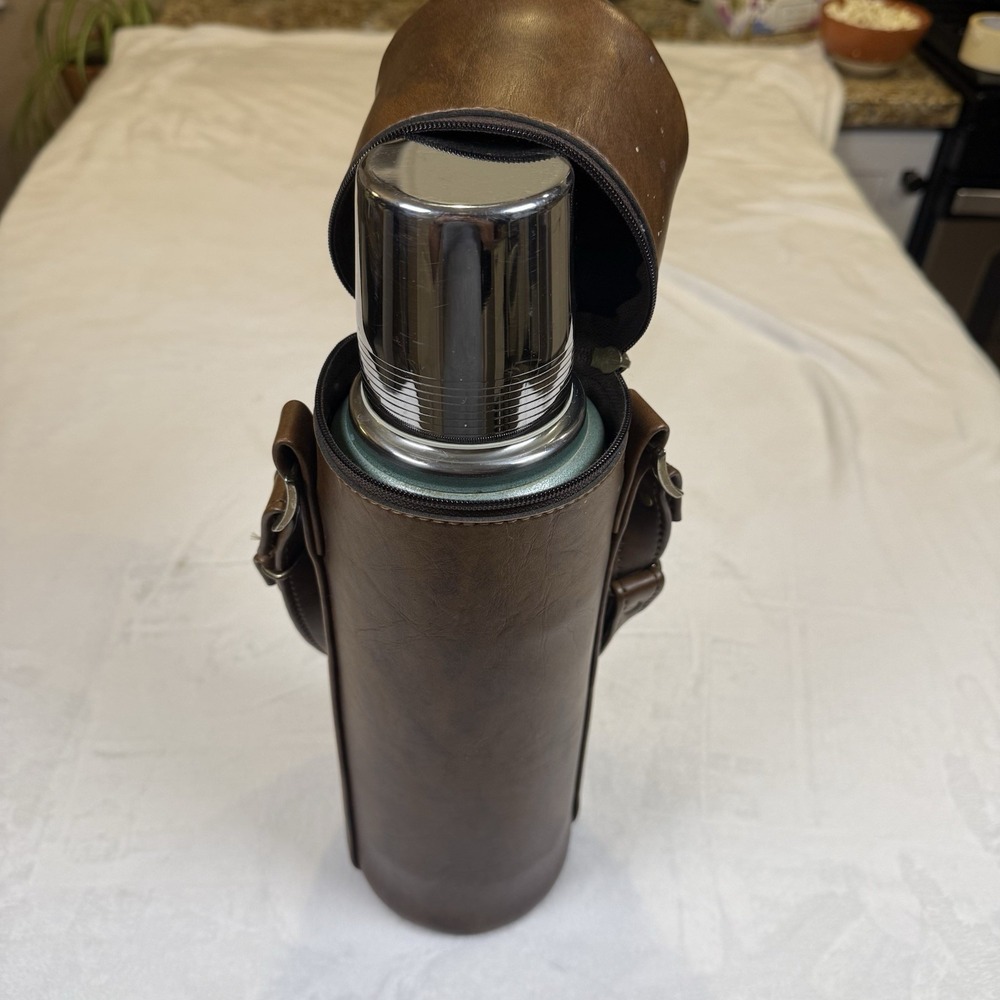 Vintage 1976 Aladdin Stanley A-944C Thermos Vacuum Bottle Green USA w/ Case - Picture 2 of 15